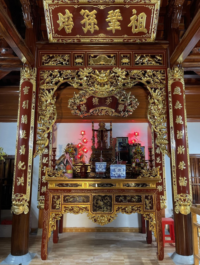 Bố trí hoành phi câu đối cho gian thờ 3 gian